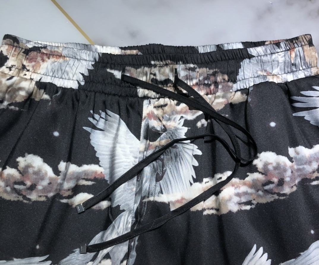 Amiri アミリズボンスーパーコピー ショットパンツ ズボン 純綿 ビーチパンツ 夏 爽やか メンズ 男女兼用 ブラック_3