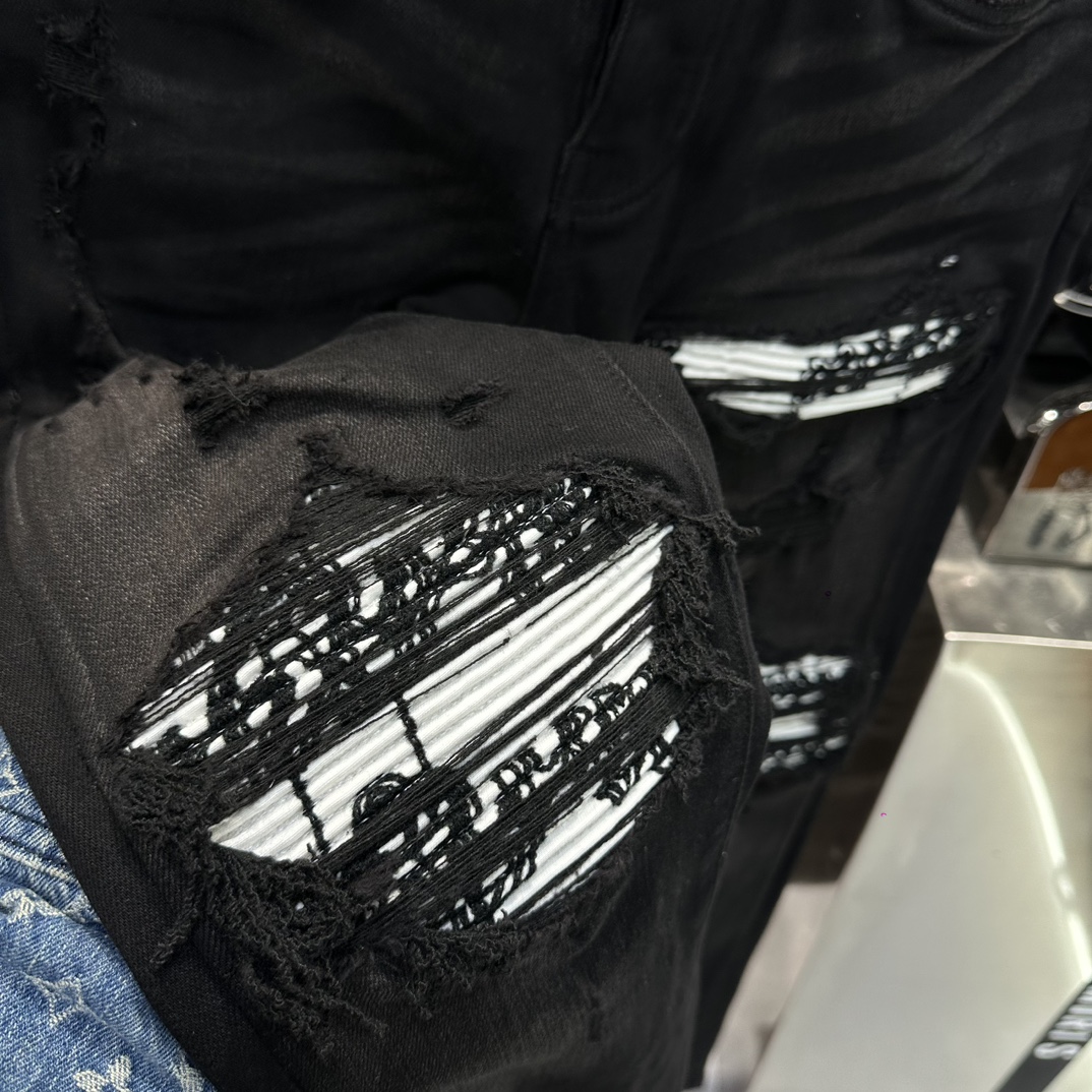 AMIRI 夏新作 ズボン染める激安通販 デニム 通学 芸術 ジンーズ パンツ ダメージを施し 大人気 ブラック_3