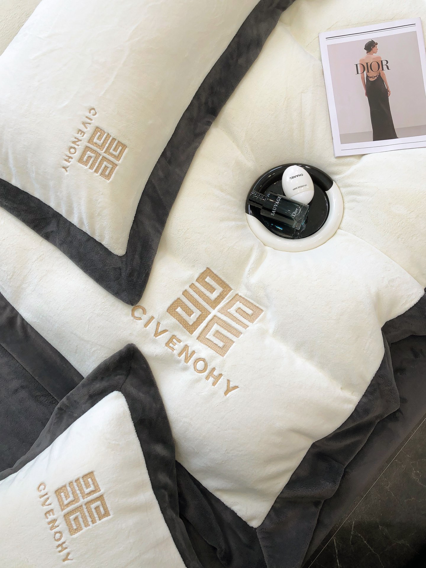 GIVENCHY無地 布団カバー偽物 長く使える摩擦耐久性 掛け布団カバー しっとり柔らか 乾きやすい  4点セット ホワイト_9
