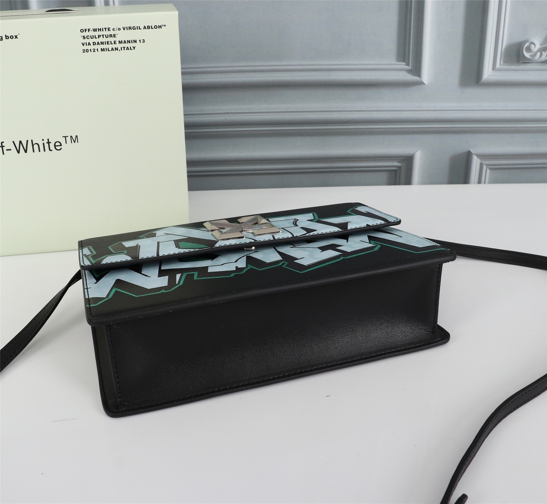 OFFWHITEオフホワイト クラッチバッグＮ級品 軽量 バッグ 斜めがけバッグ プリント レディース 人気品 ブラック_4