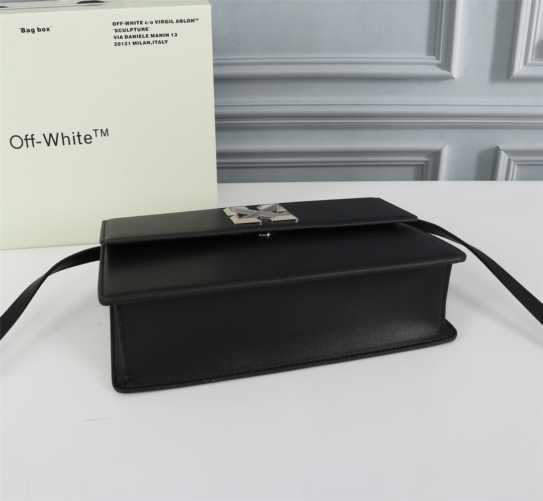 OFFWHITEオフホワイト小物スーパーコピー人気販売 斜めがけバッグ シンプル 軽量 バッグ レディース ブラック_4