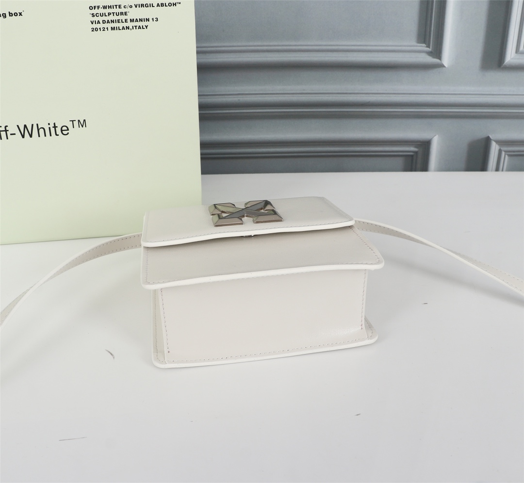 OFFWHITEオフホワイト バッグ ショルダースーパーコピー HOT 2024夏の定番 斜めがけバッグ  軽量 ミニバッグ レディース シンプル ホワイト_4
