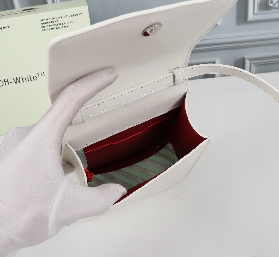OFFWHITEオフホワイト バッグ ショルダースーパーコピー HOT 2024夏の定番 斜めがけバッグ  軽量 ミニバッグ レディース シンプル ホワイト_9