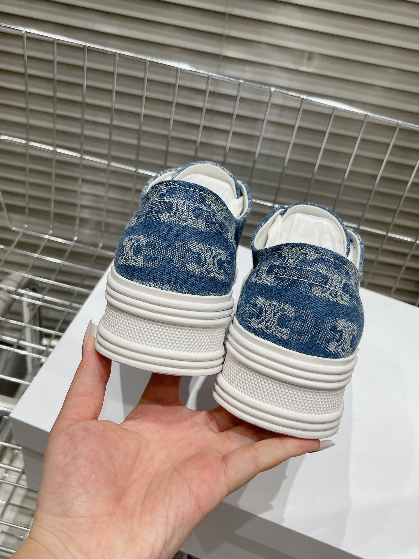 セリーヌ 定番人気物 スーパーコピー シューズ ブルー ズック 歩きやすい 高級_6