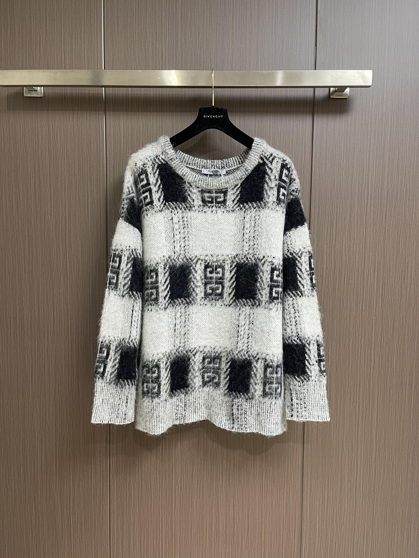 赤字超特価2024 ジバンシーセーターＮ級品 ニット トップス 暖かい ロゴ 丸首 もこもこ 格子模様 ブラック_1