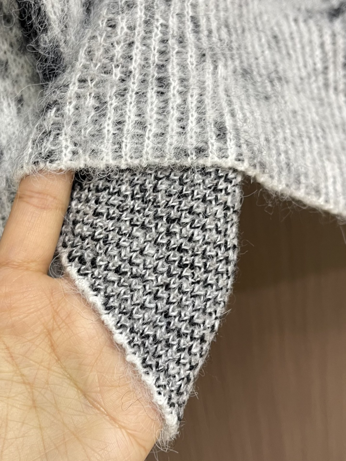 赤字超特価2024 ジバンシーセーターＮ級品 ニット トップス 暖かい ロゴ 丸首 もこもこ 格子模様 ブラック_9