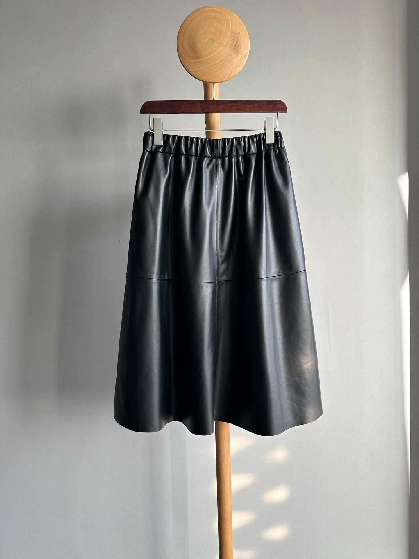 セリーヌ ロング スカートコピー 半身 レザー 高級感 柔らかい 秋服 ファッション レディース ブラック_7