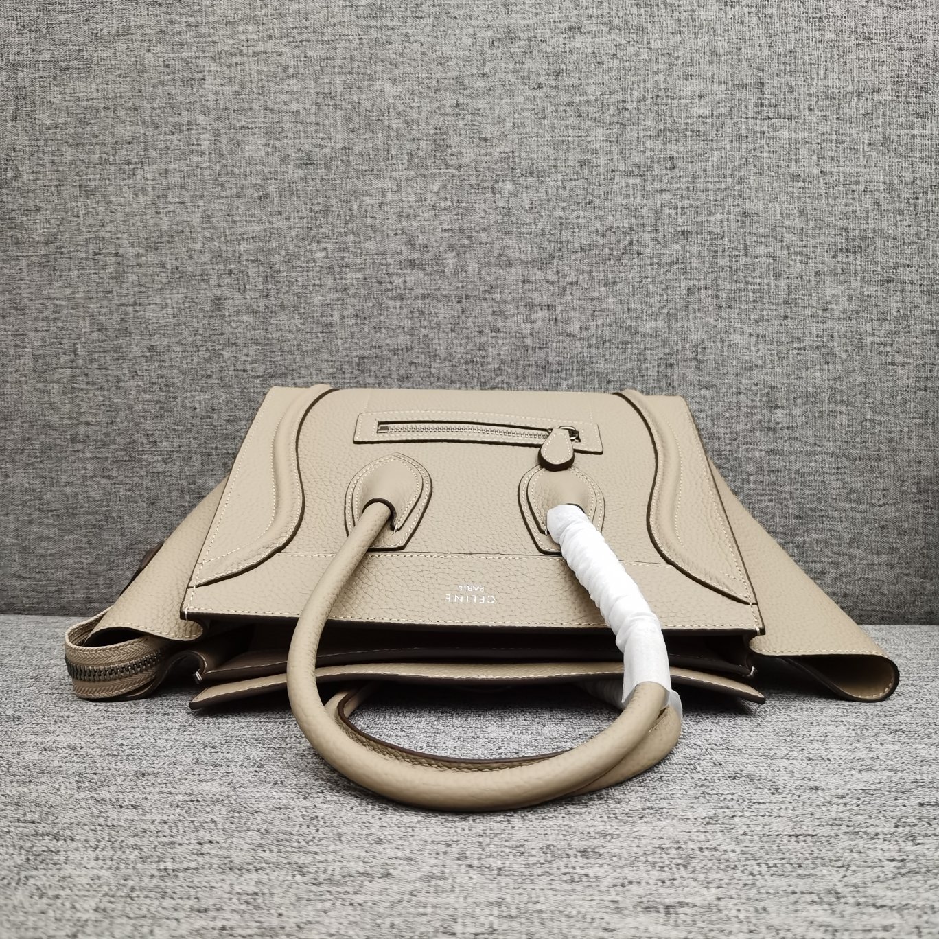 セリーヌバッグ 雨の日スーパーコピー 持ちバッグ 大容量  スマイルバッグ 軽量 牛革 レザー レディース 杏色_6