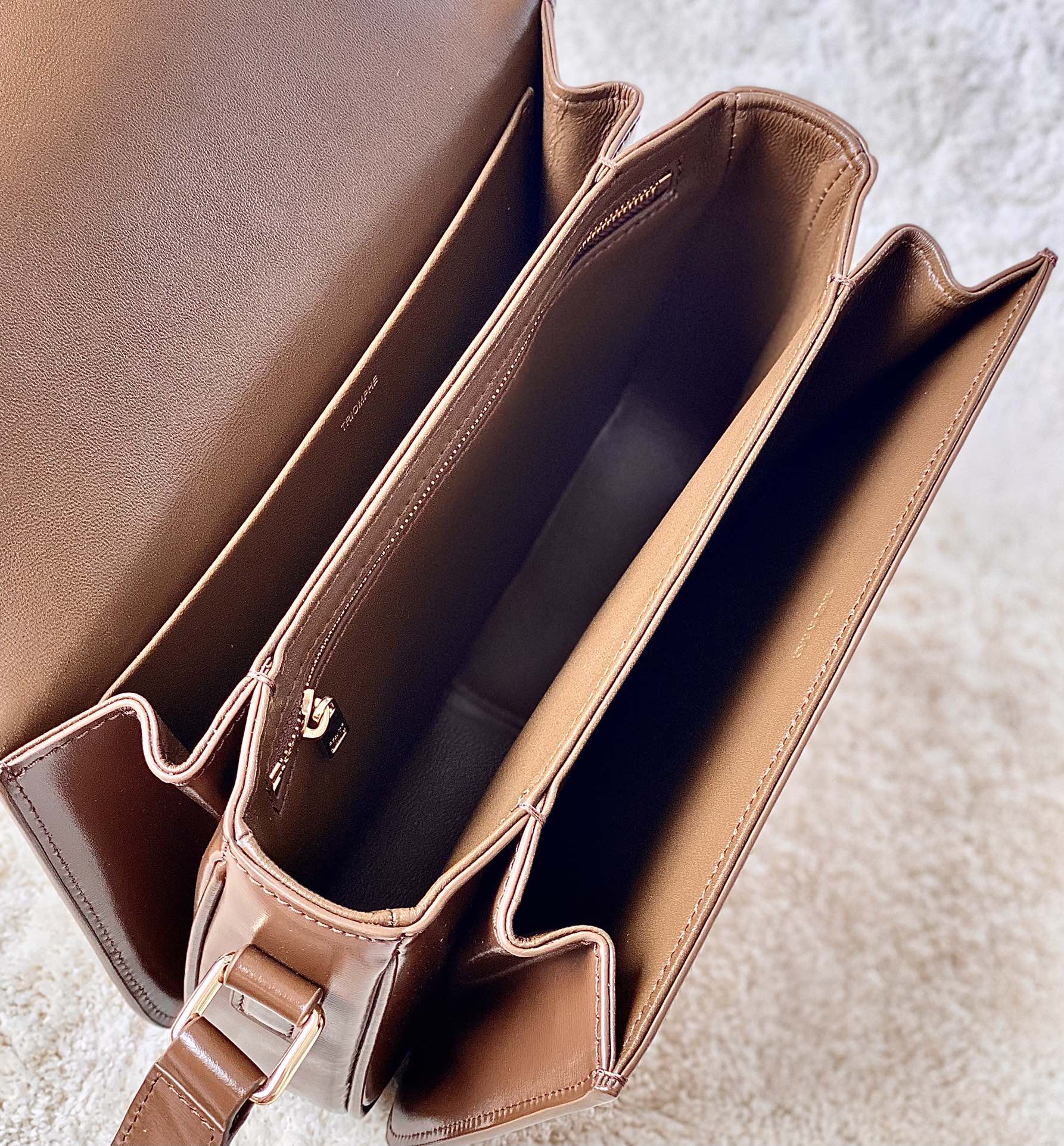 シンプル印象になって セリーヌバッグ 金具スーパーコピー 人気 斜め掛けバッグ 牛革 レザー レディース ブラウン_5