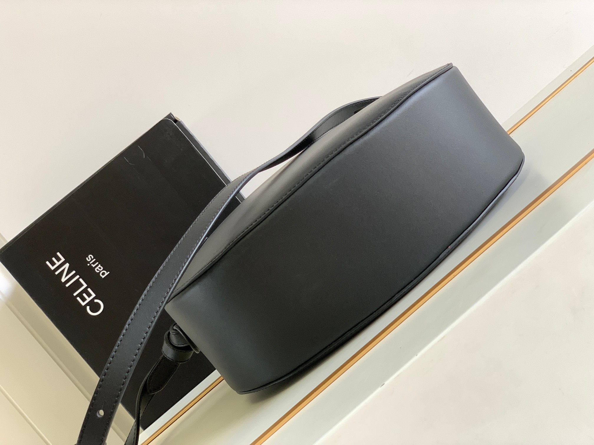 品質保証豊富なオ セリーヌ バッグ キャメル偽物 人気 斜め掛けバッグ 牛革 レザー 最新品 レディース ブラック_4