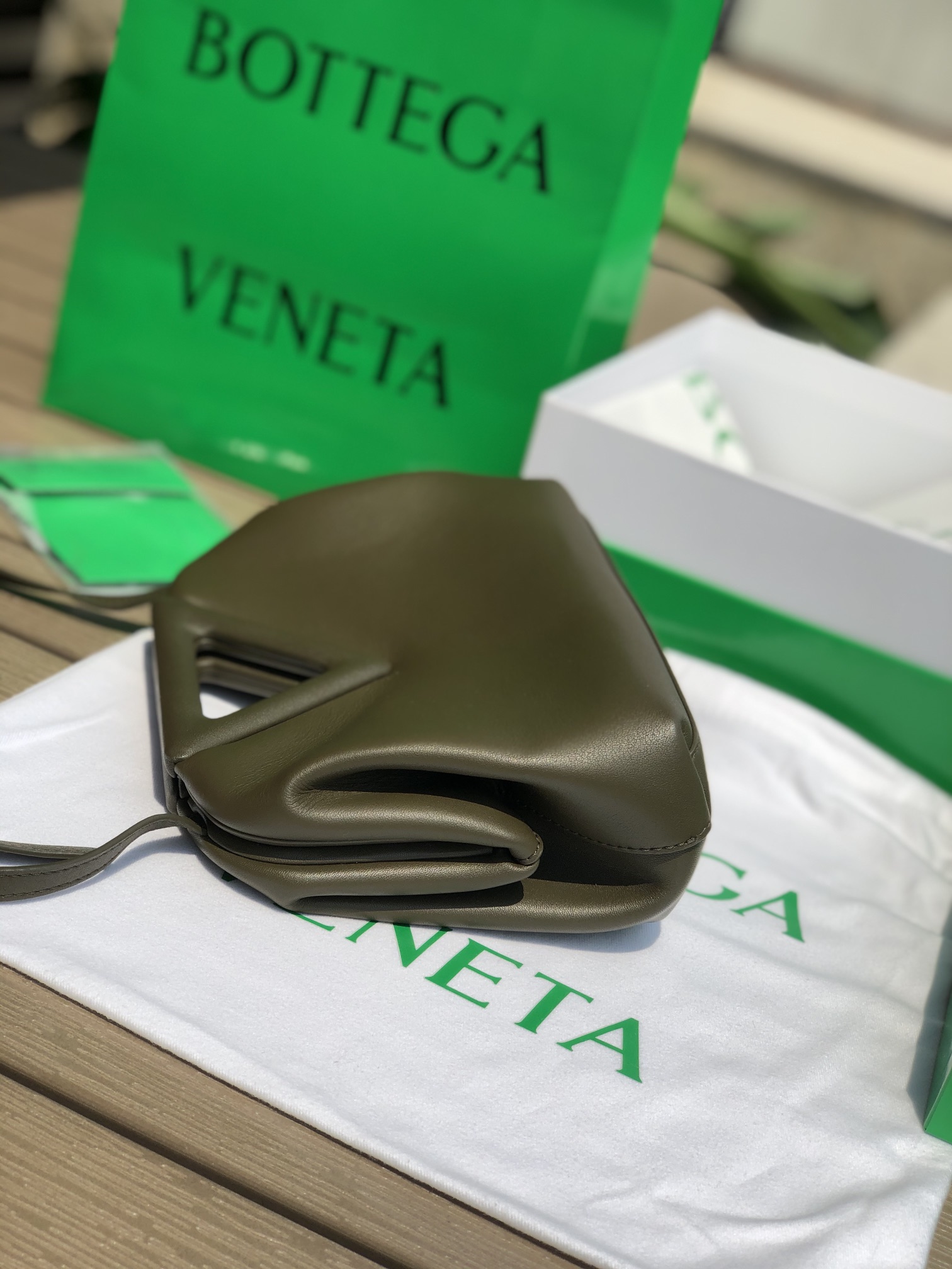ボッテガ バッグ ホワイトコピー 牛革 斜め掛けバッグ 持ちバッグ イタリア製 高級感 シンプル グリーン_1