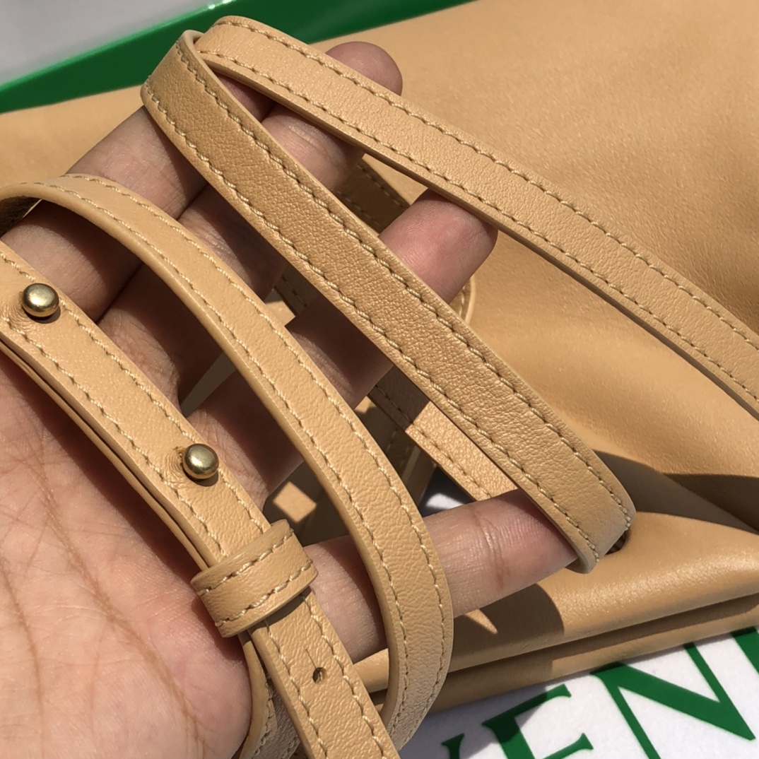 ボッテガ バムバッグＮ級品 牛革 斜め掛けバッグ 持ちバッグ イタリア製 高級感 シンプル ブラウン_8