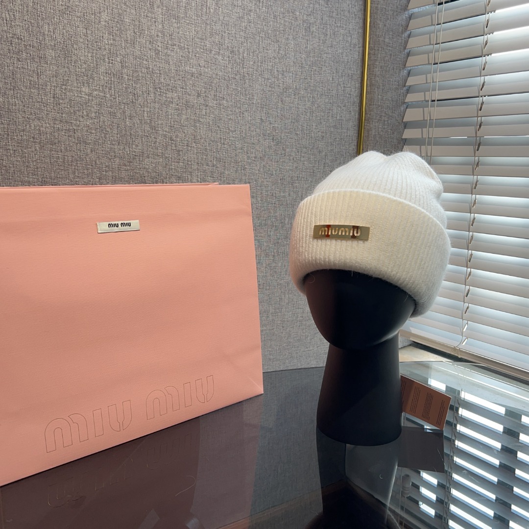 ミュウミュウ ラフィアＮ級品 キャップ ニット帽 ビーニー帽 ニットワッチ 浅め 防寒帽子 冬 ショートワッチキャップ ホワイト_1