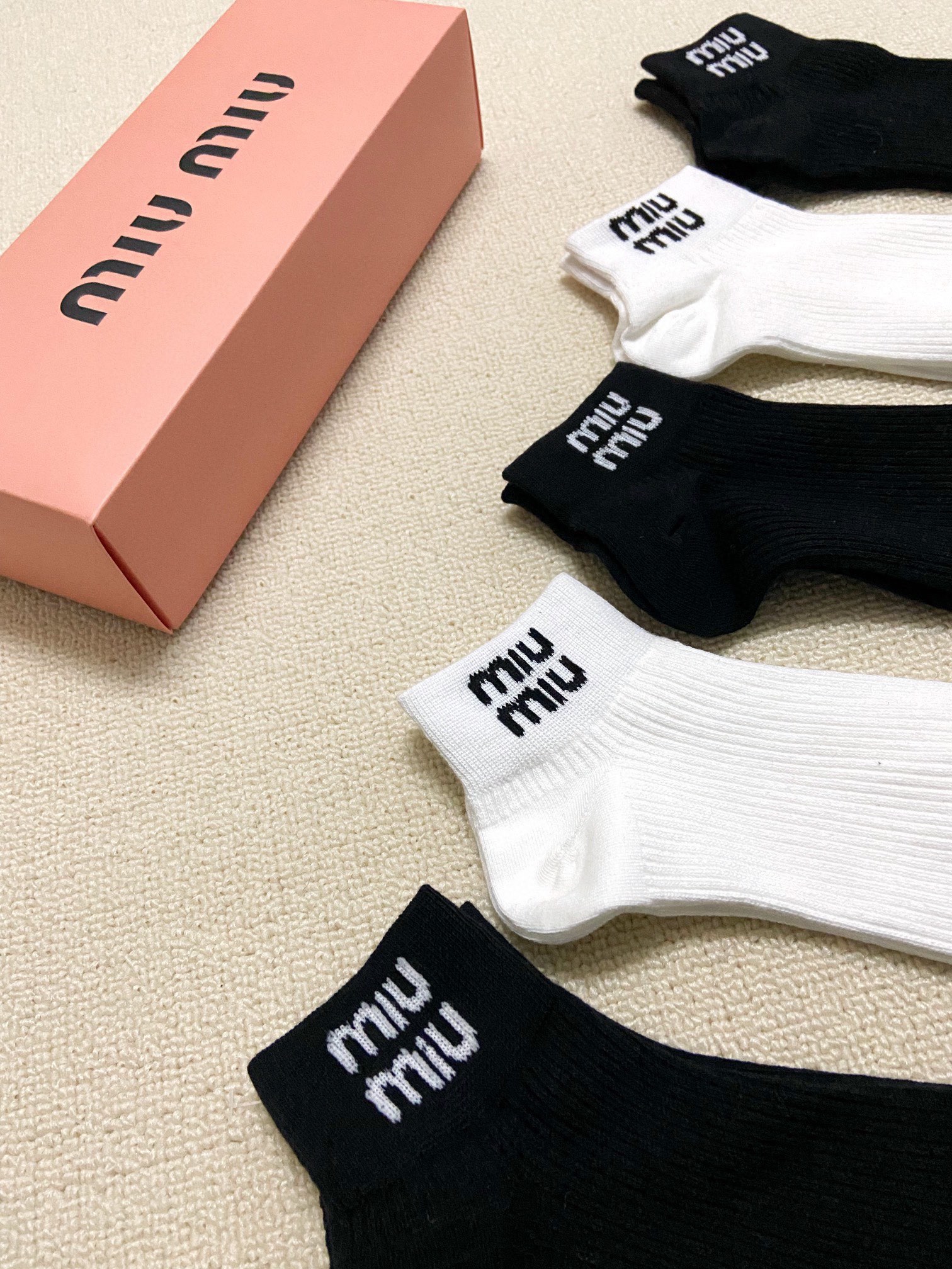 ミュウミュウ靴下Ｎ級品 春夏物 綿 ビジネス クルーソックス くつ下 通気性 吸汗速乾 くるぶし 5点セット_2