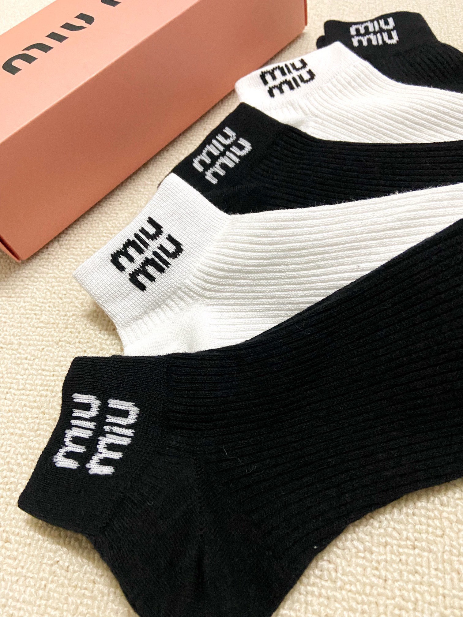 ミュウミュウ靴下Ｎ級品 春夏物 綿 ビジネス クルーソックス くつ下 通気性 吸汗速乾 くるぶし 5点セット_5