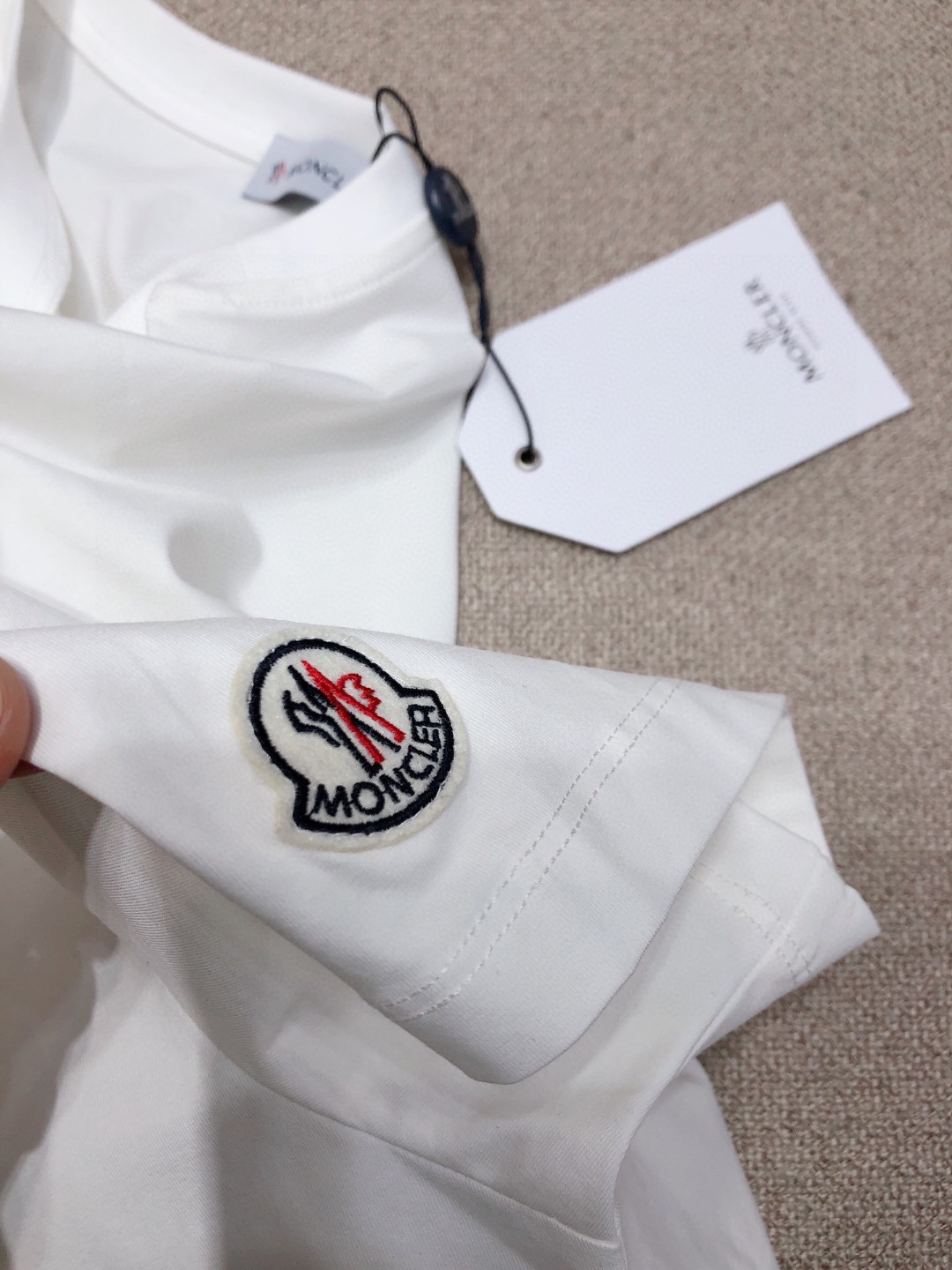 レディース モンクレールtシャツ偽物 純綿 トップス 丸首 半袖 ロゴプリント 刺繍 ファッション 2色可選 ホワイト_5