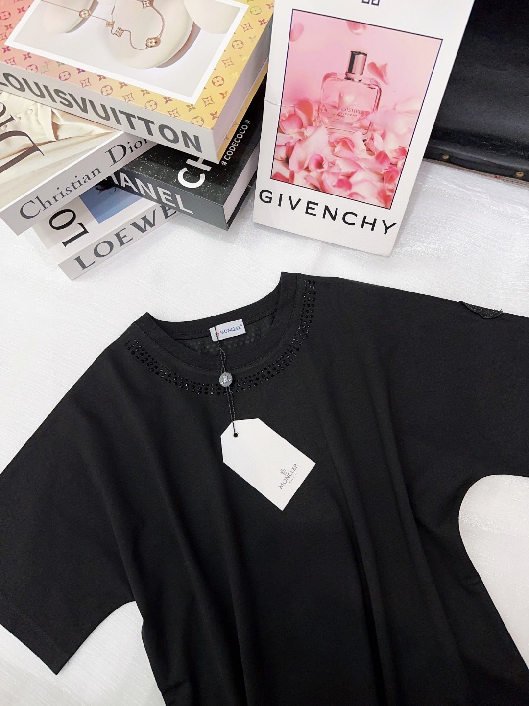 赤字超特価2024 モンクレールtシャツメルカリ激安通販 純綿 ロゴプリント 人気新品 トップス 丸首 半袖 ブラック_3