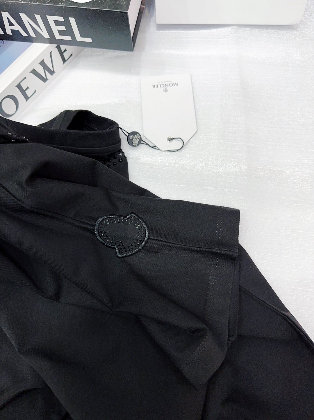 赤字超特価2024 モンクレールtシャツメルカリ激安通販 純綿 ロゴプリント 人気新品 トップス 丸首 半袖 ブラック_5