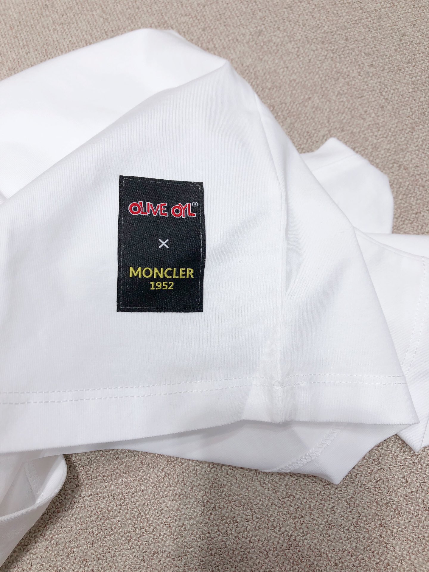 モンクレールキッズtシャツコピー tシャツ 純綿 プリント トップス 丸首 短袖 ファッション 夏服 ブラック ホワイト_4