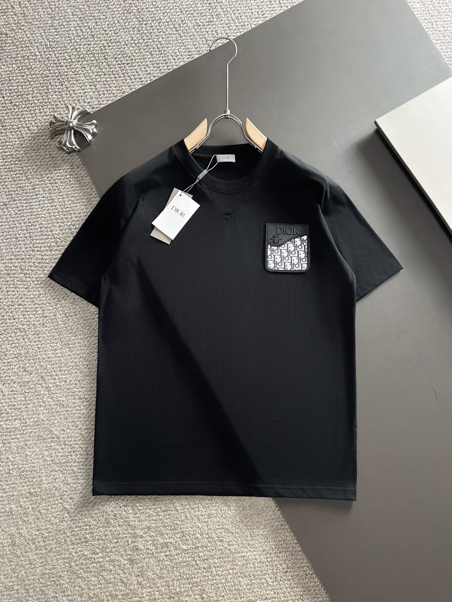 ディオールの t シャツコピー 短袖 爆買い品質保証 トップス 純綿 シンプル 春新販売 男女兼用 ブラック_1