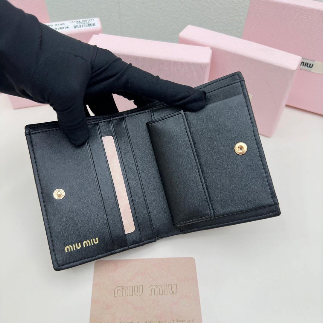 miumiu カバンスーパーコピー レザー 財布 最新品 柔らかい レザー 高級感 2つ折り レディース ブラック_2