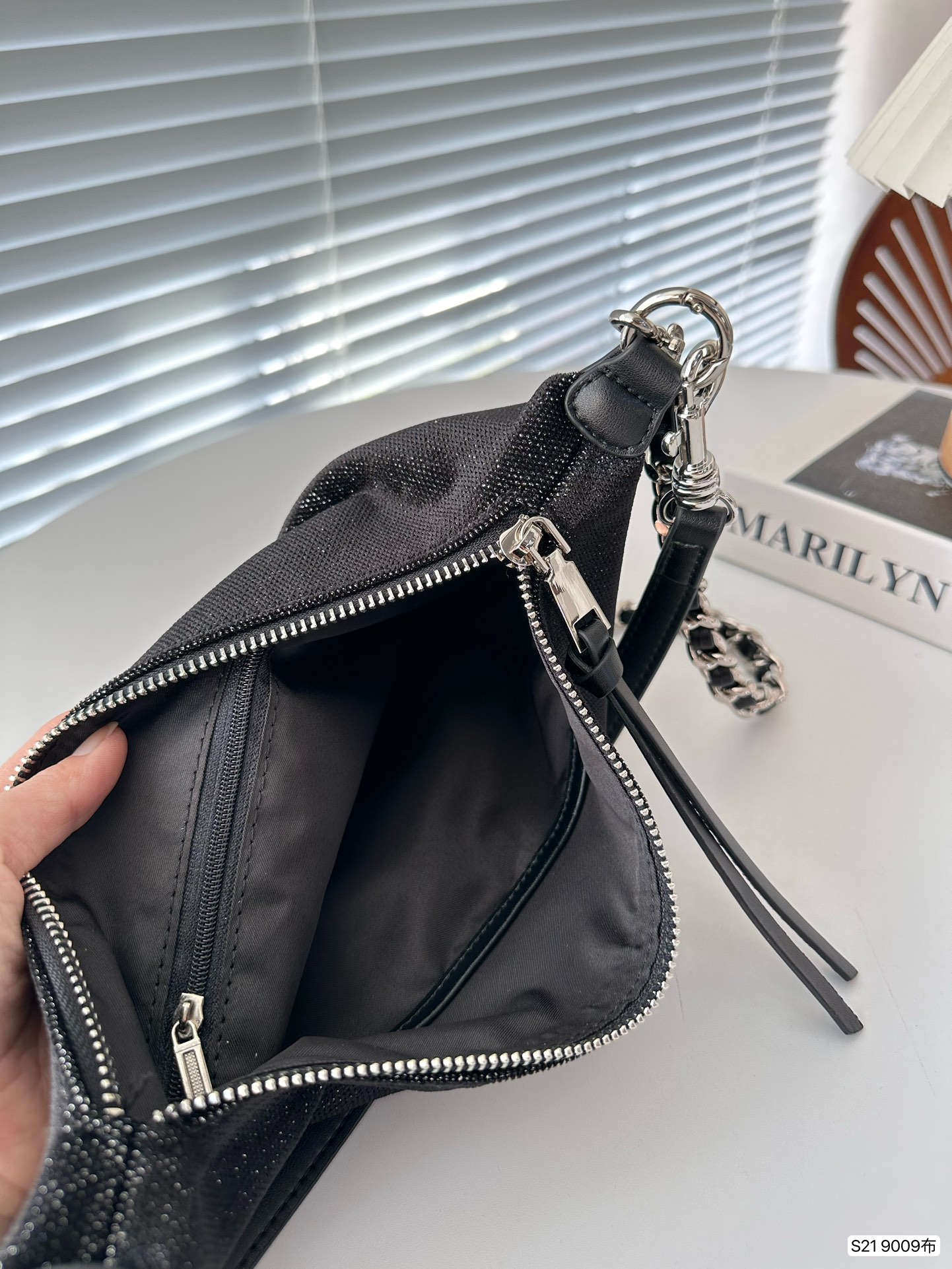 miumiu ショルダー バッグ アウトレット偽物 通勤 持ちバッグ 肩掛け チェーンバッグ レザー 芸術風 大人気 シンプル ブラック_2