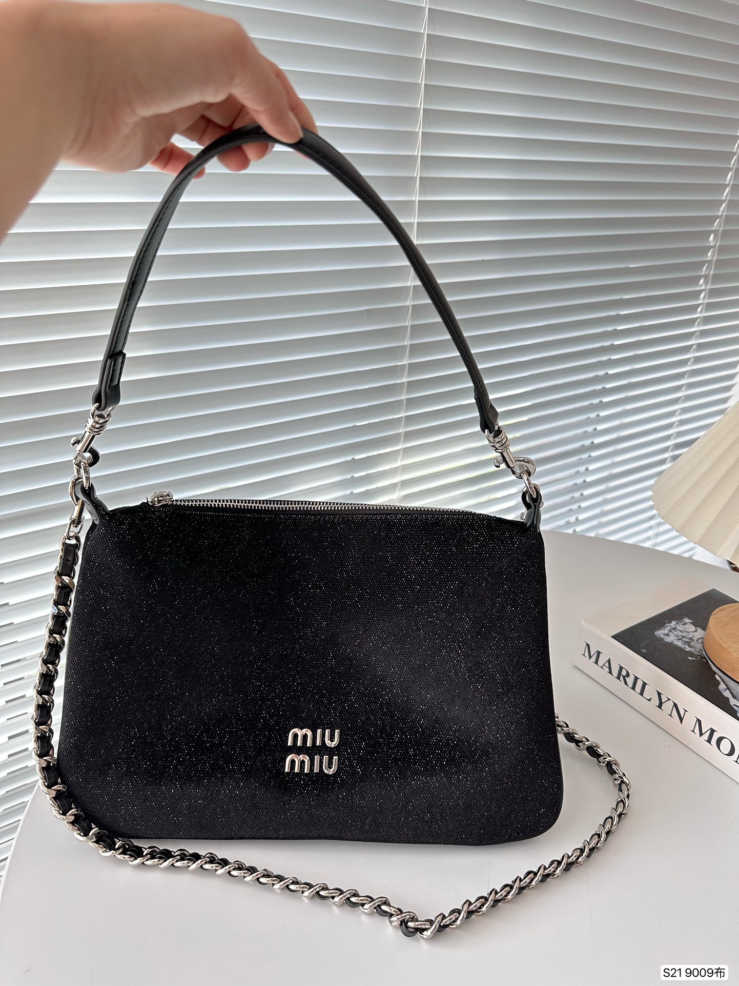 miumiu ショルダー バッグ アウトレット偽物 通勤 持ちバッグ 肩掛け チェーンバッグ レザー 芸術風 大人気 シンプル ブラック_3