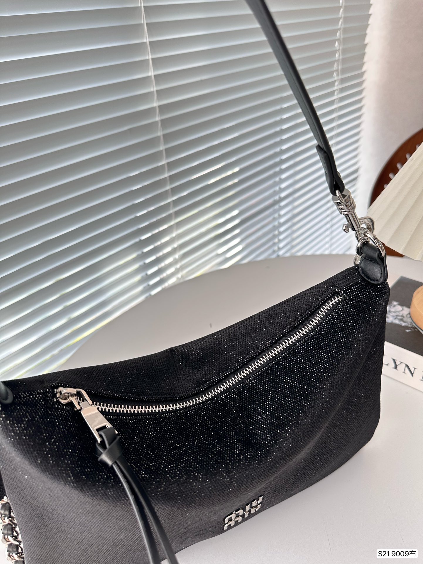 miumiu ショルダー バッグ アウトレット偽物 通勤 持ちバッグ 肩掛け チェーンバッグ レザー 芸術風 大人気 シンプル ブラック_5