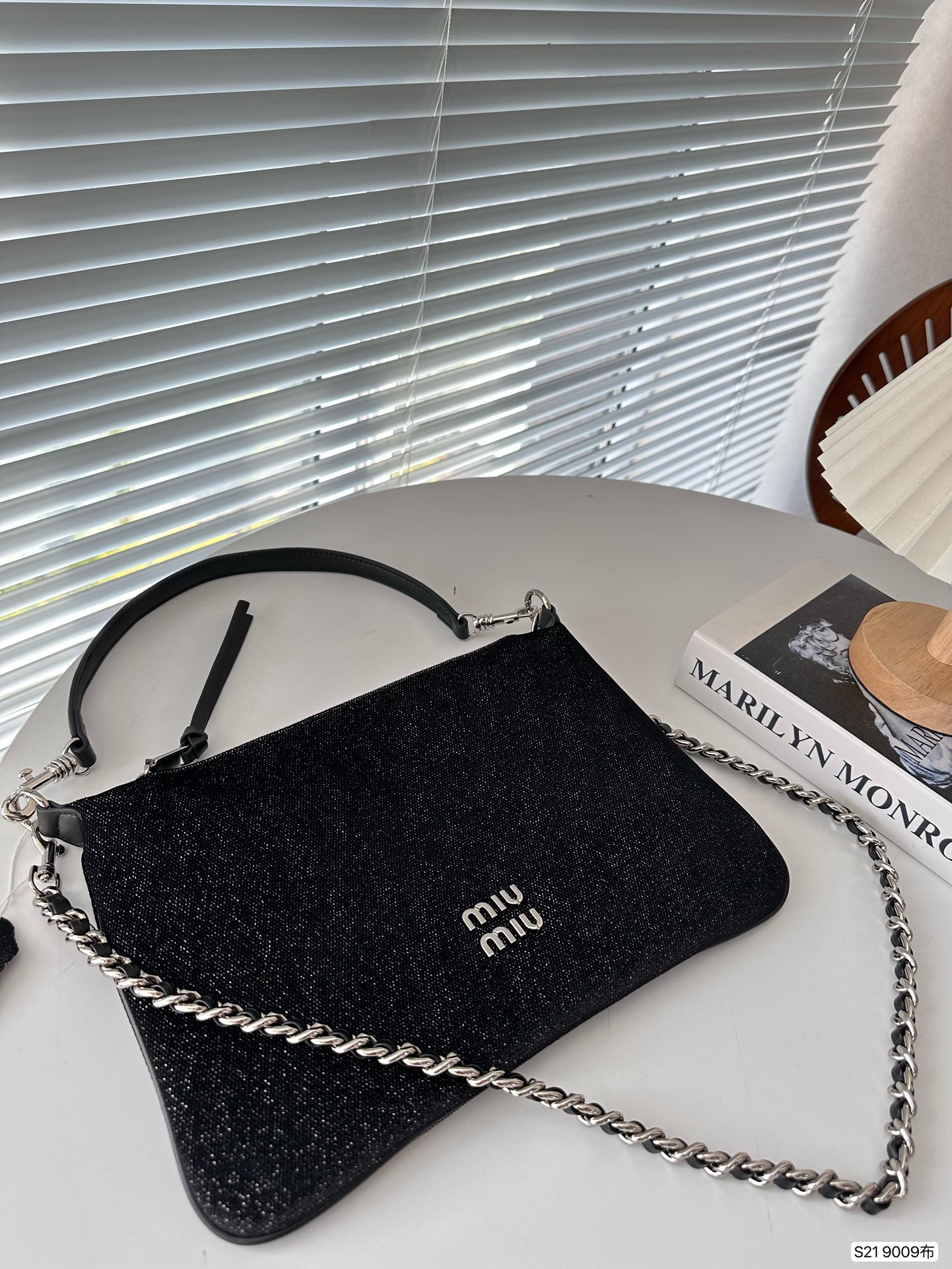 miumiu ショルダー バッグ アウトレット偽物 通勤 持ちバッグ 肩掛け チェーンバッグ レザー 芸術風 大人気 シンプル ブラック_6