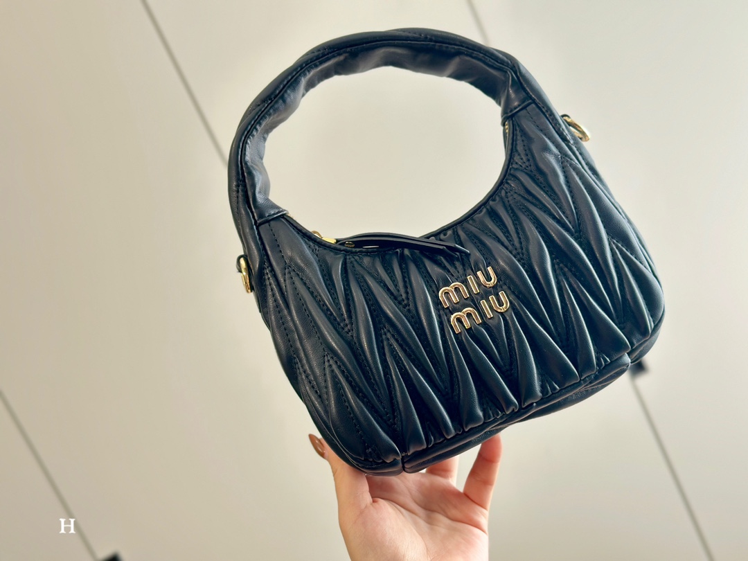 miumiu トート激安通販 ファッション 持ちバッグ 高級感 レディース 柔らかい プレゼント レザー ブラック_7