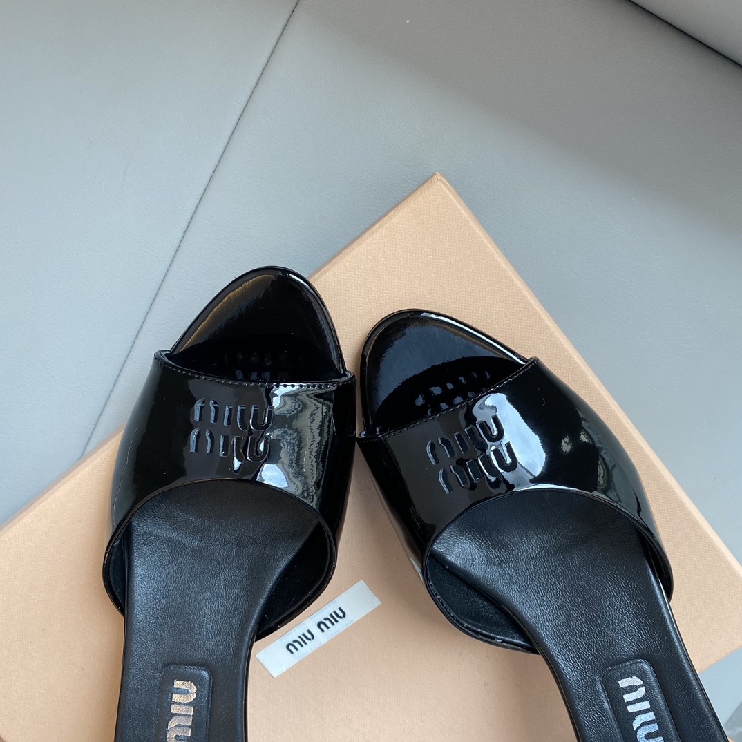 miumiu シューズコピー 底4.5㎝ ハイヒール サンダル 歩きやすい 快適 レディース ブラック_2