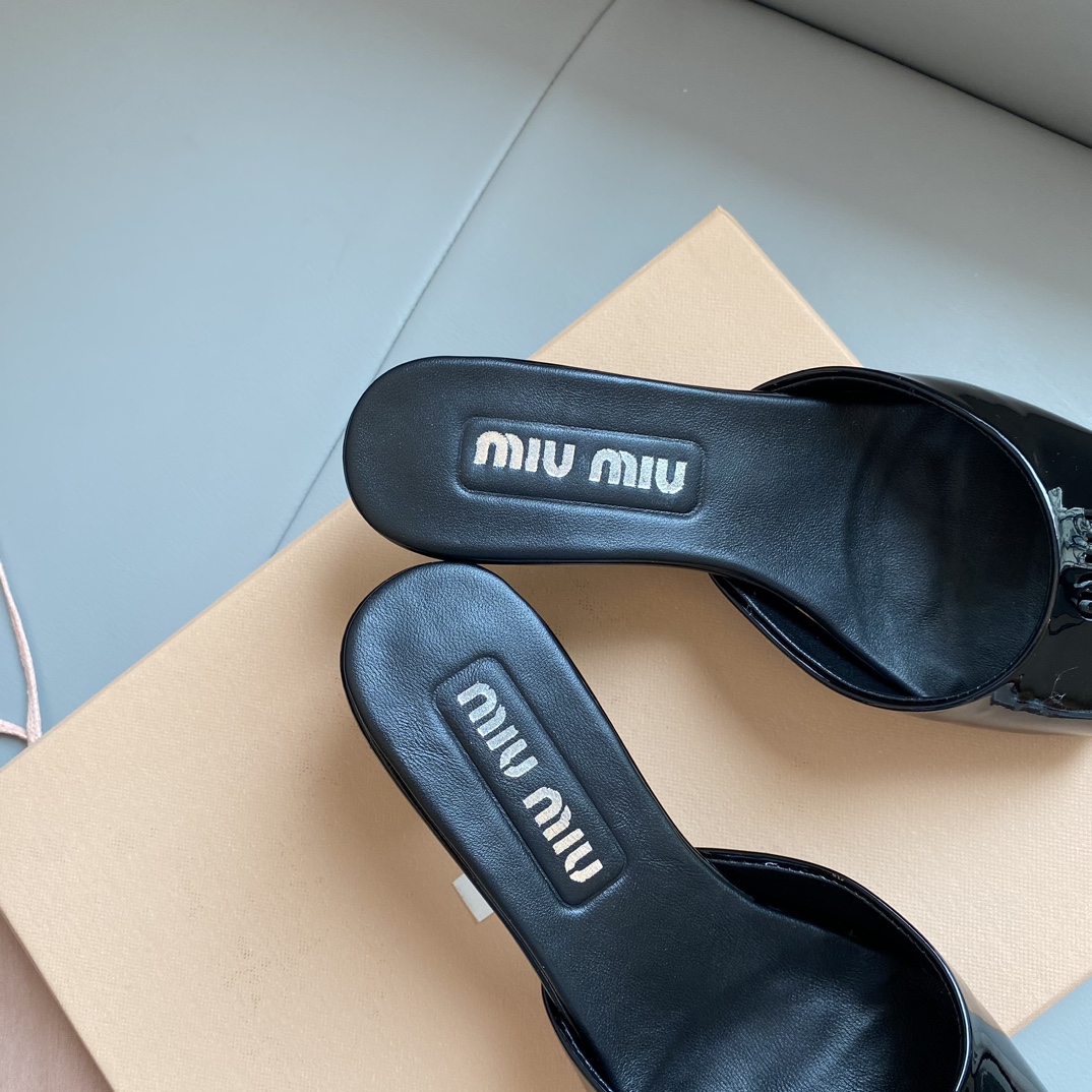miumiu シューズコピー 底4.5㎝ ハイヒール サンダル 歩きやすい 快適 レディース ブラック_7