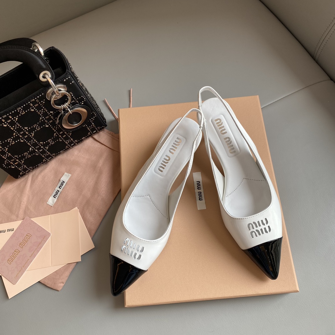 miumiu スニーカー 厚底スーパーコピー 5.5cmヒール ラウンドトゥ軽量 ハイヒール 歩きやすい パンプス 牛革 レディース ホワイト_3