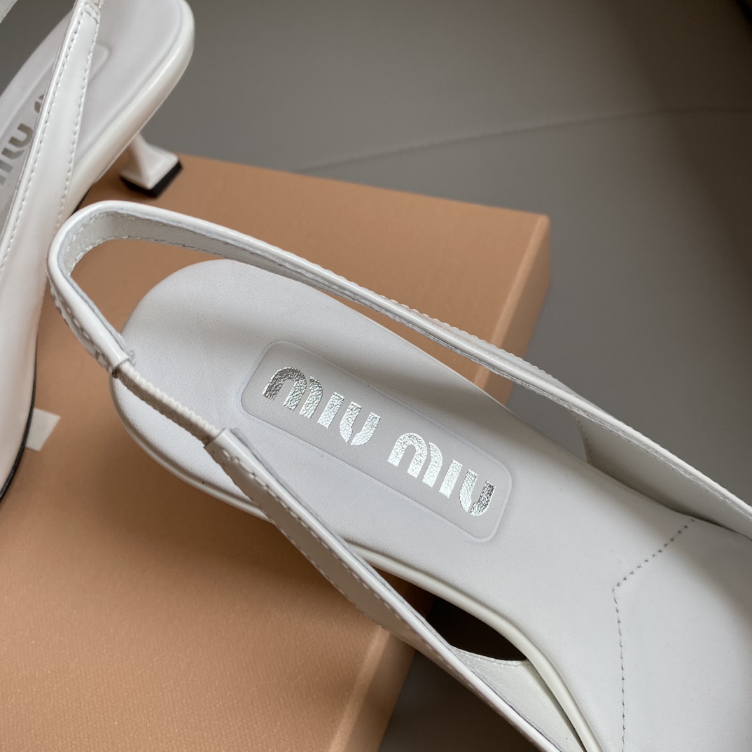 miumiu スニーカー 厚底スーパーコピー 5.5cmヒール ラウンドトゥ軽量 ハイヒール 歩きやすい パンプス 牛革 レディース ホワイト_6