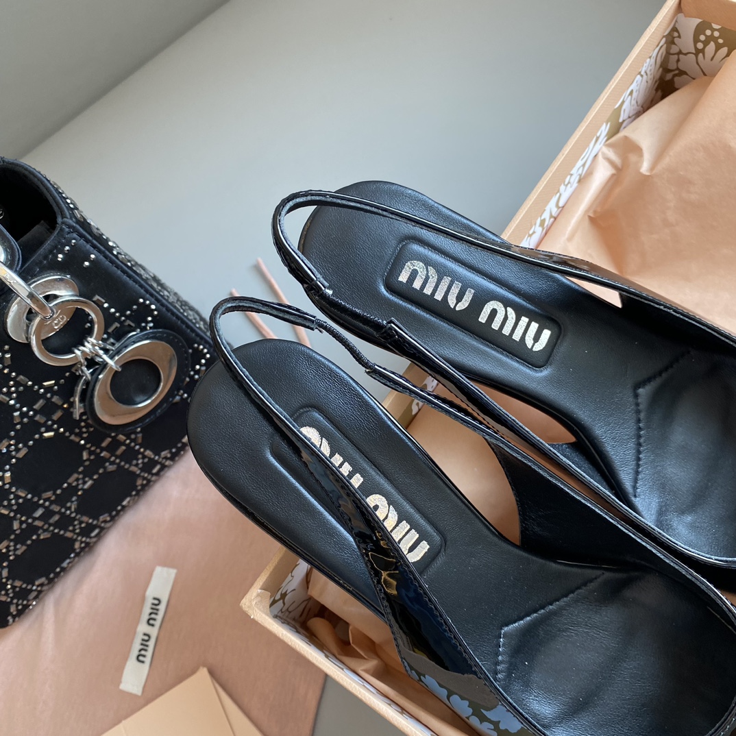 miumiu の スニーカーＮ級品 5.5cmヒール ラウンドトゥ軽量 ハイヒール 歩きやすい パンプス 牛革 レディース ブラック_6