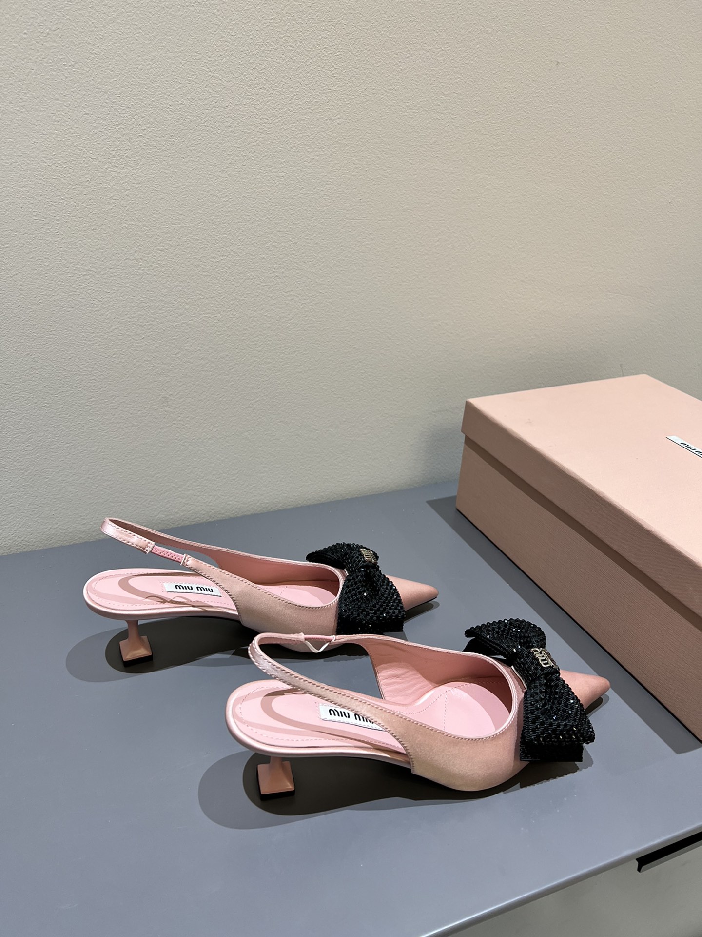 miumiu ウェディング シューズコピー 軽量 歩きやすい パンプス 牛革 可愛い 人気シューズ レディース ピンク_6