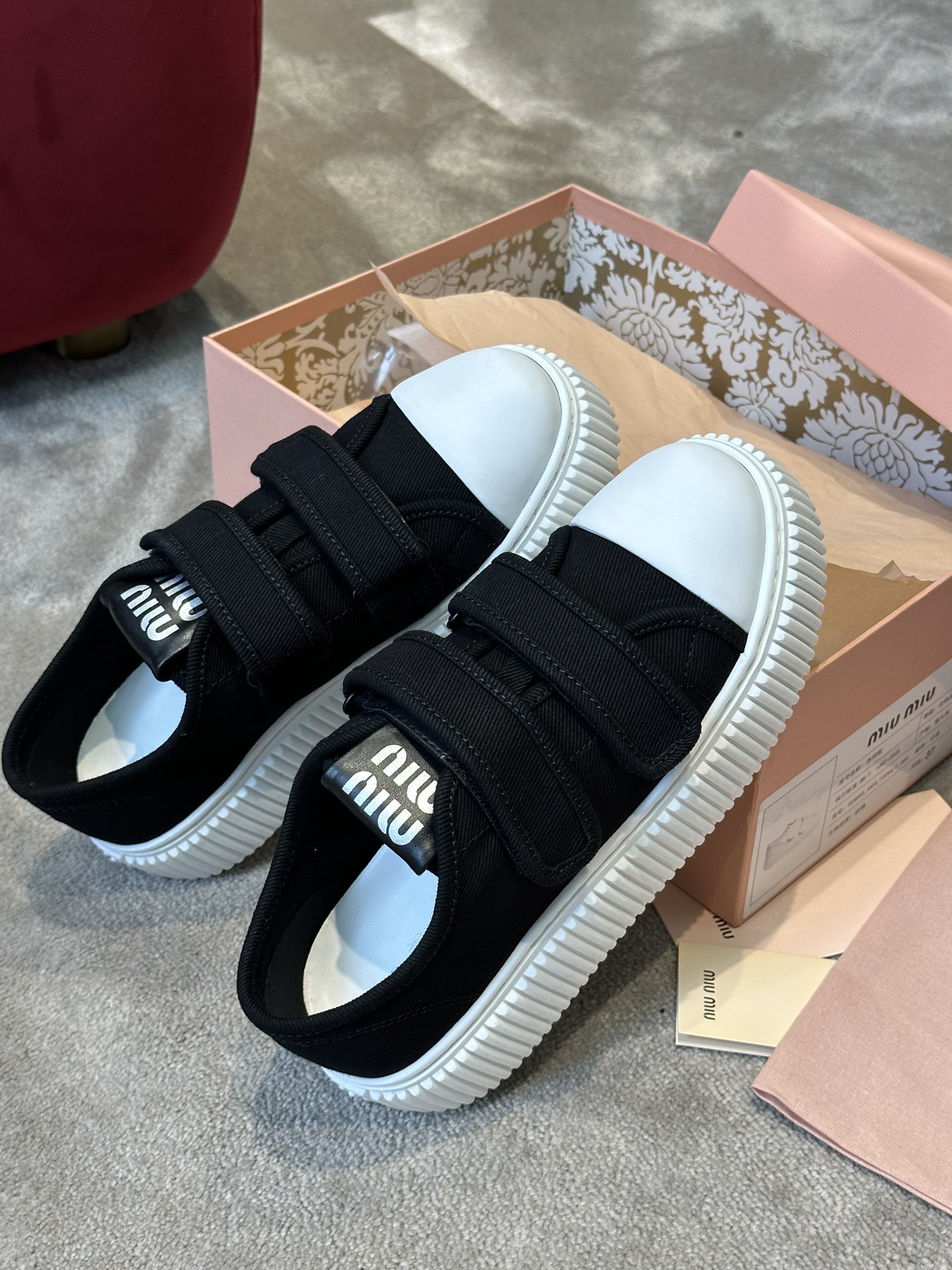 miumiu バレリーナＮ級品 スポーツ カジュアルシューズ シンプル 春夏新作 ファッション ブラック_1