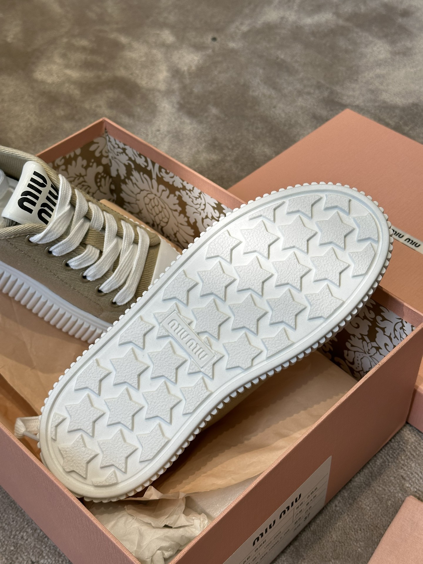 触り心地のいい  miumiu バレリーナ シューズコピー スポーツ カジュアルシューズ シンプル 人気品 グリーン_2