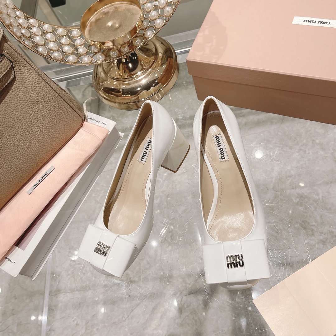 レディース miumiu スニーカーコピー 美脚 パンプス レディース 靴 ヒール シューズ 4.5ヒール フォーマル ピンヒー ホワイト_9