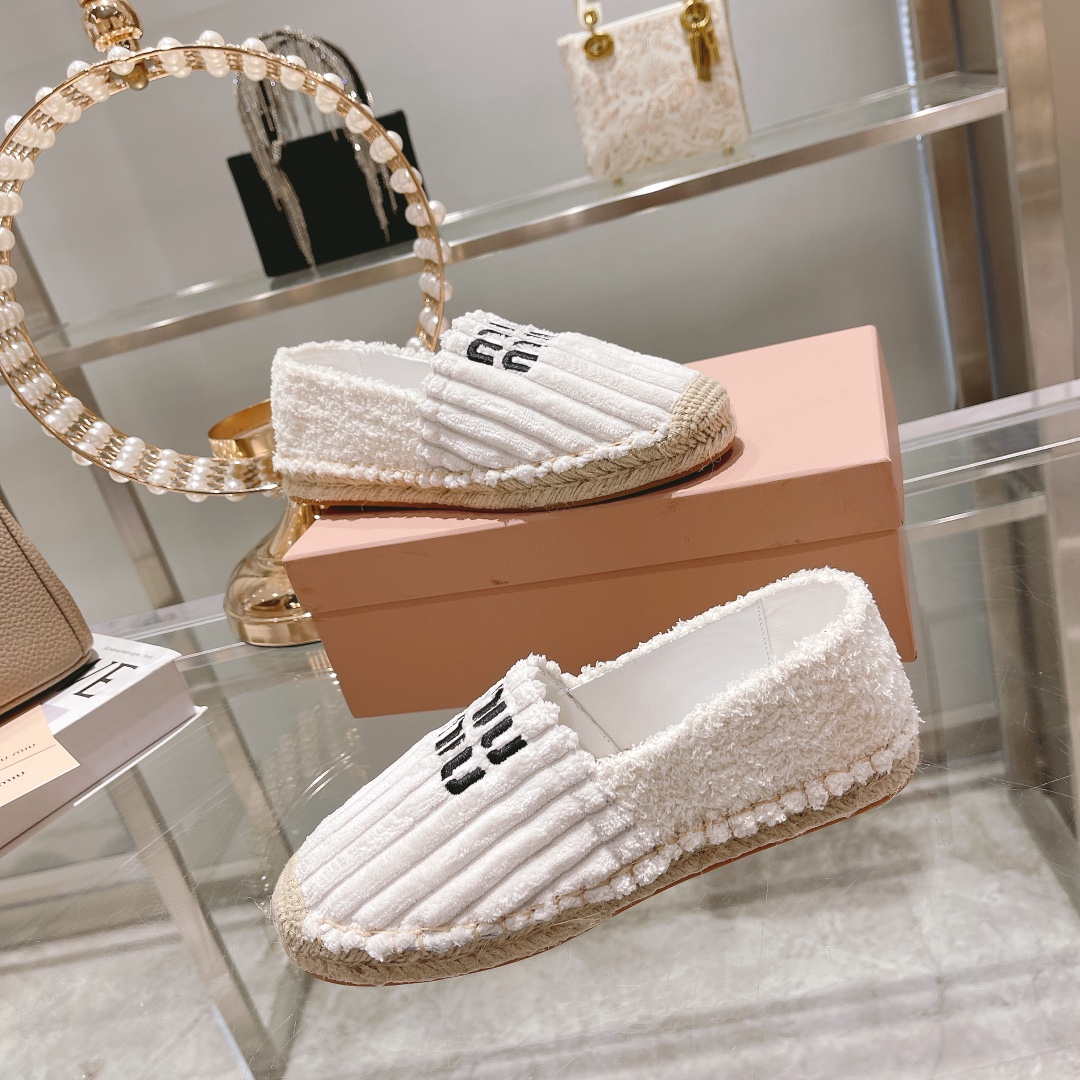 レディース miumiu 靴スーパーコピー モカシン もこもこ ファッション 軽量 フラットシューズ ホワイト_5
