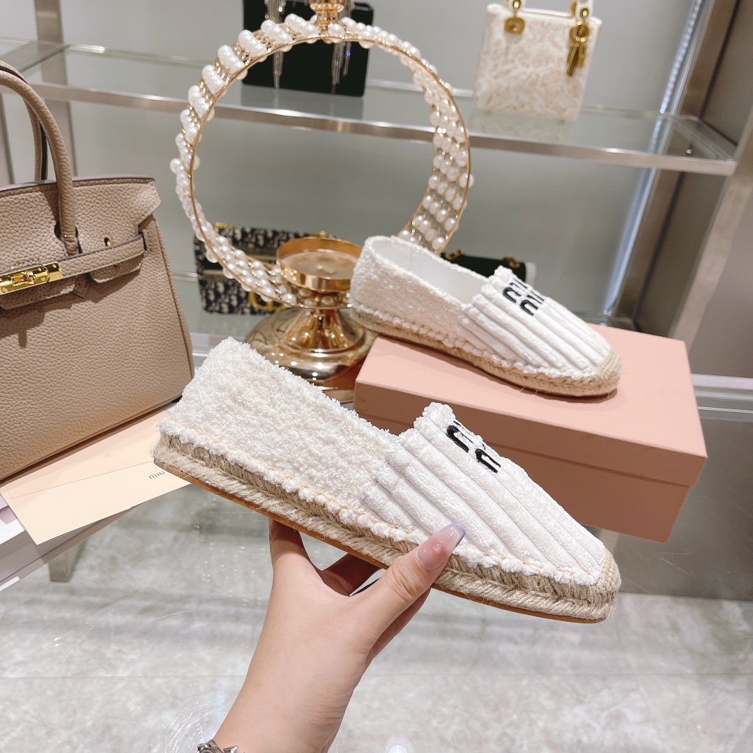 レディース miumiu 靴スーパーコピー モカシン もこもこ ファッション 軽量 フラットシューズ ホワイト_7
