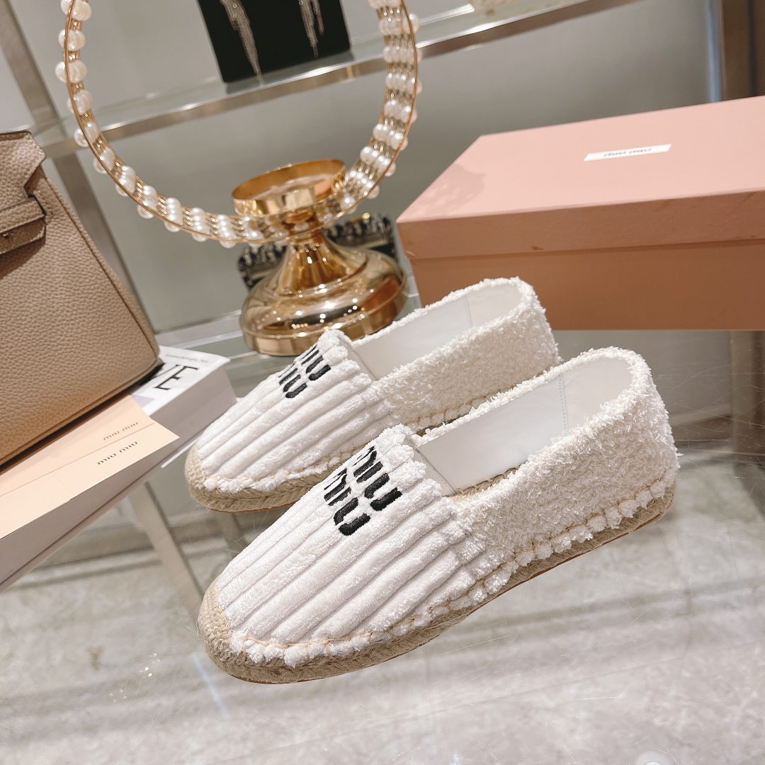 レディース miumiu 靴スーパーコピー モカシン もこもこ ファッション 軽量 フラットシューズ ホワイト_8