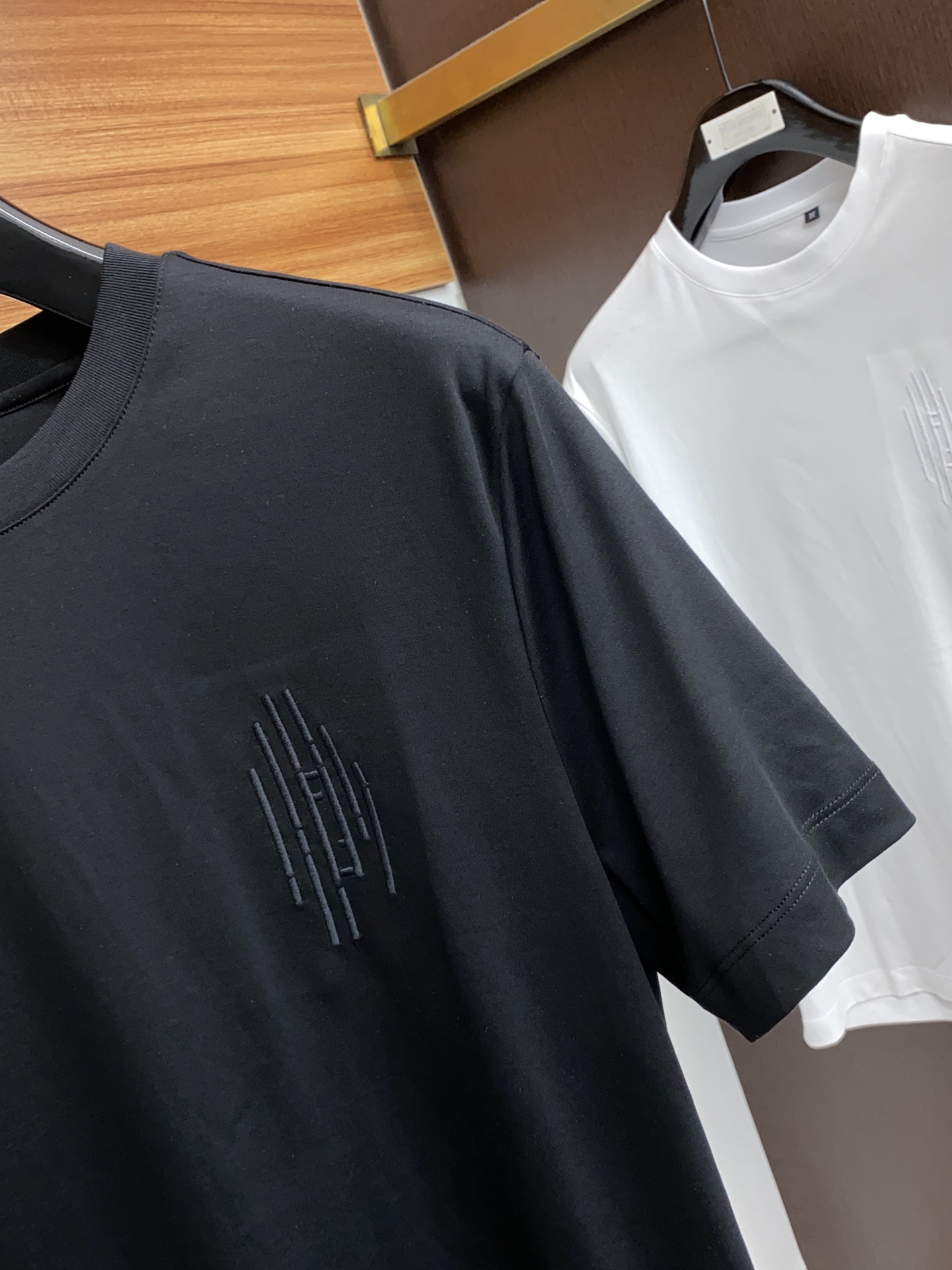 フェンディ 激安通販 コピー 半袖 Tシャツ コットン ブラック 柔らかい 花柄_4