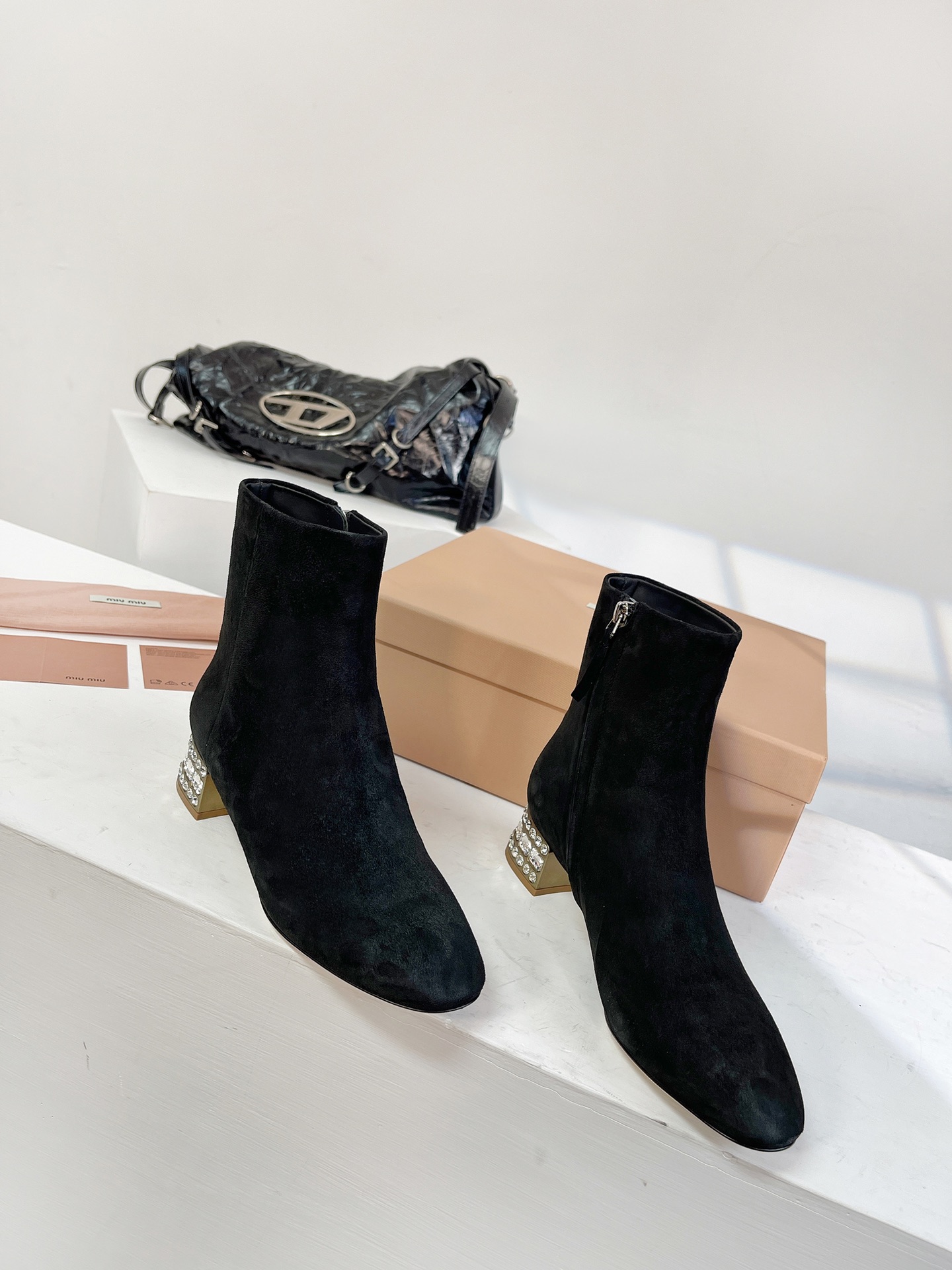 miumiu シューズスーパーコピー ブーツ 4㎝ヒール マットニス ゆったり 優雅 美脚 レディース ブラック_7