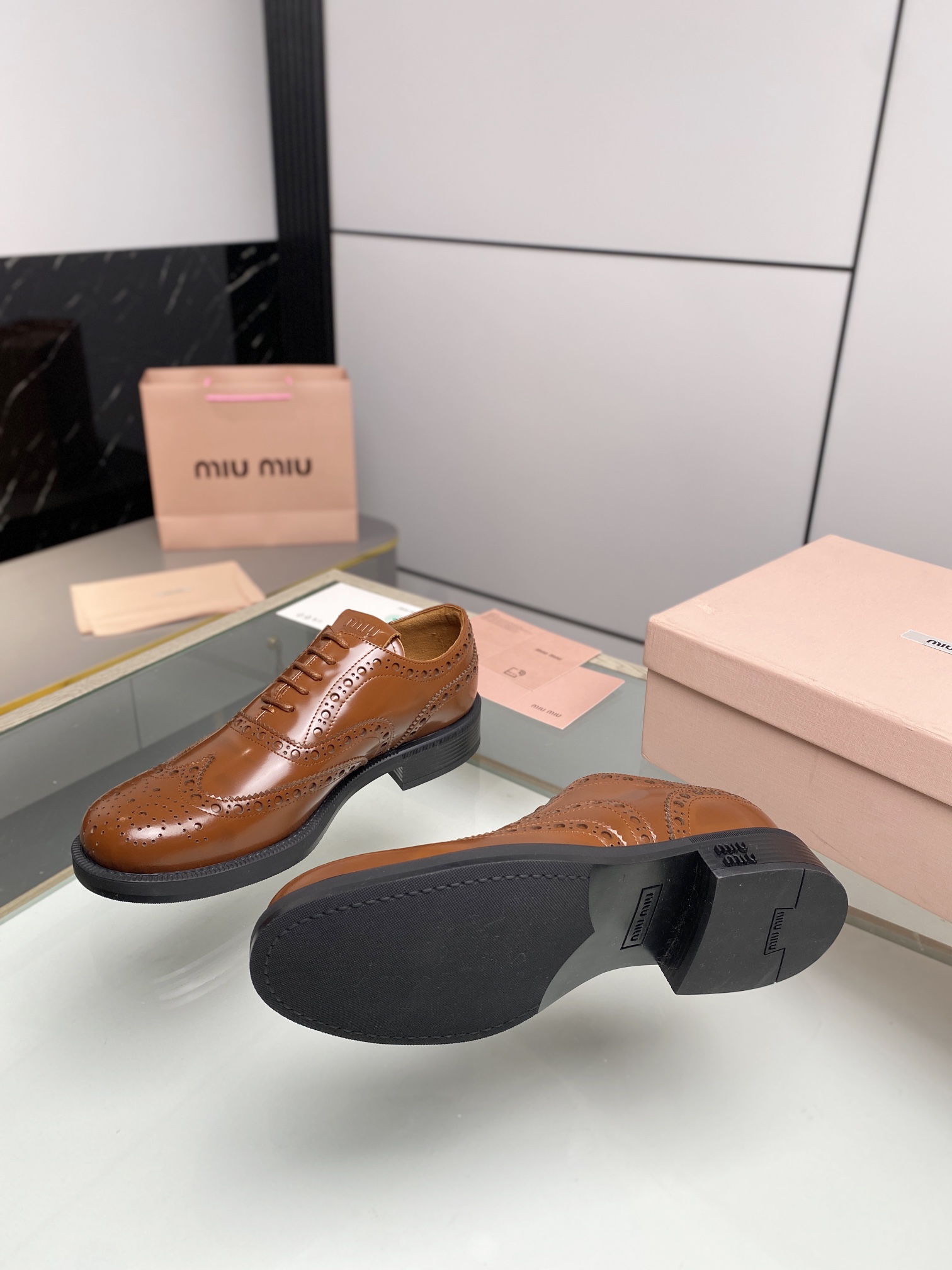 miumiu の スニーカーコピー 本革 ビジネス 革靴 軽量 歩きやすい 紳士靴 通気 シューズ  人気 ブラウン_5