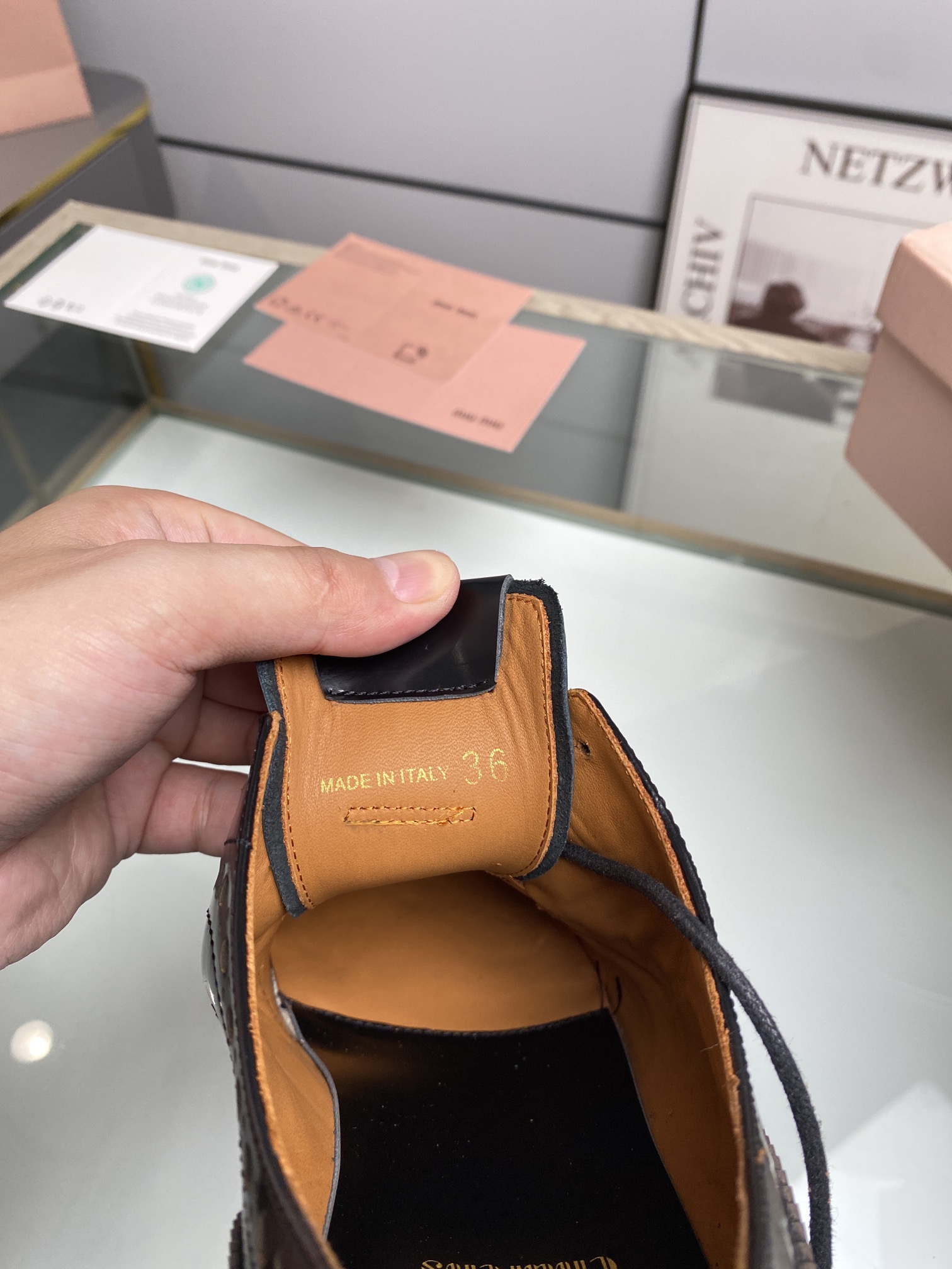 miumiu ウェディング シューズスーパーコピー 本革 ビジネス 革靴 軽量 歩きやすい 紳士靴 通気 シューズ  人気 ブラック_3