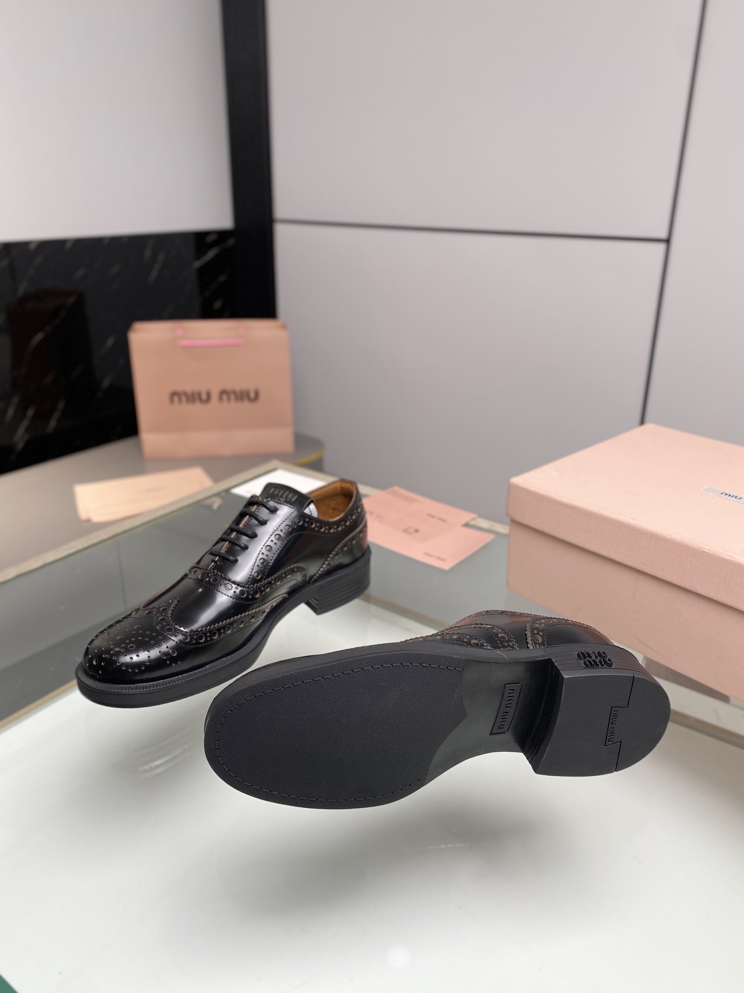miumiu ウェディング シューズスーパーコピー 本革 ビジネス 革靴 軽量 歩きやすい 紳士靴 通気 シューズ  人気 ブラック_6
