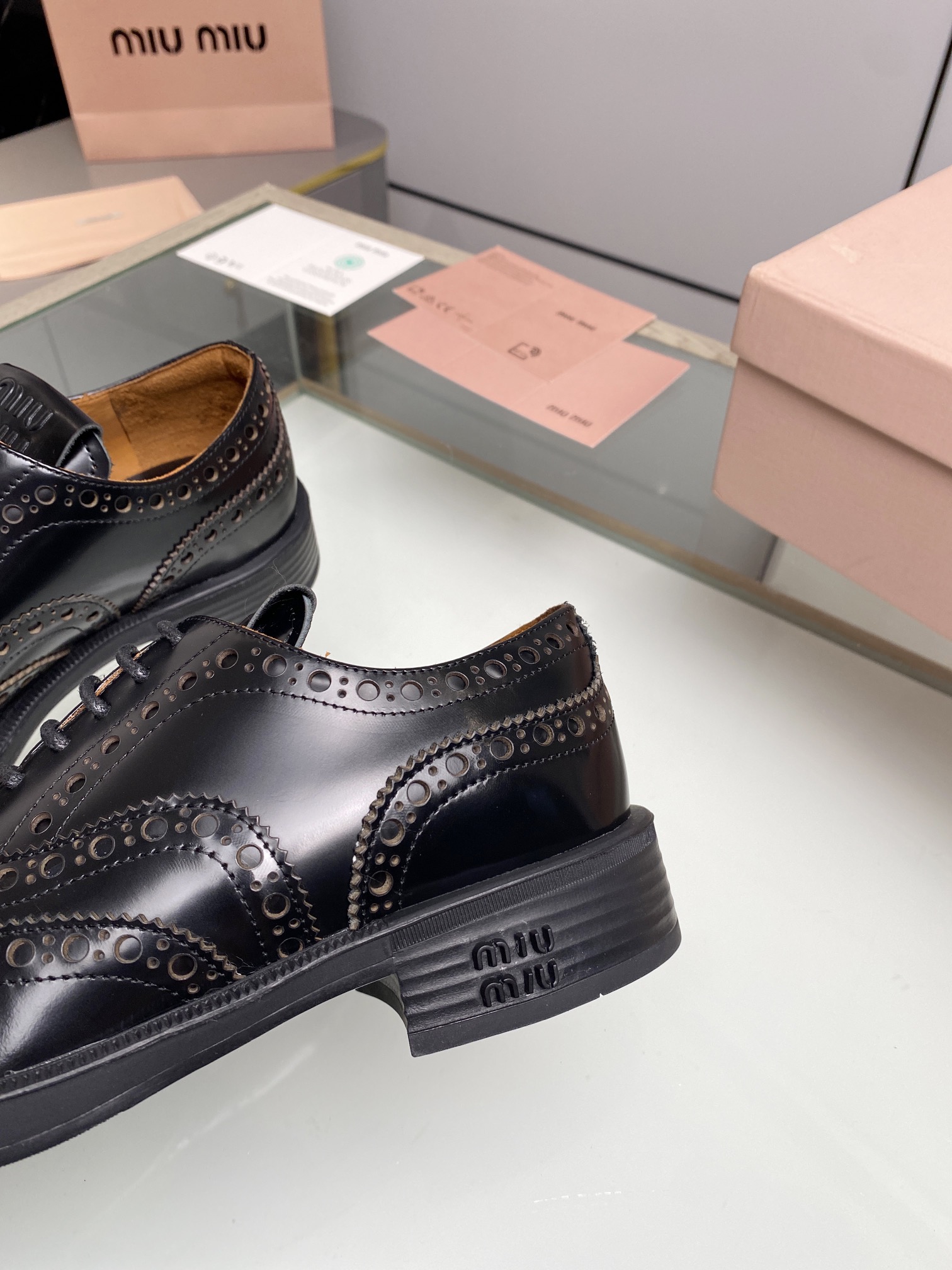 miumiu ウェディング シューズスーパーコピー 本革 ビジネス 革靴 軽量 歩きやすい 紳士靴 通気 シューズ  人気 ブラック_9