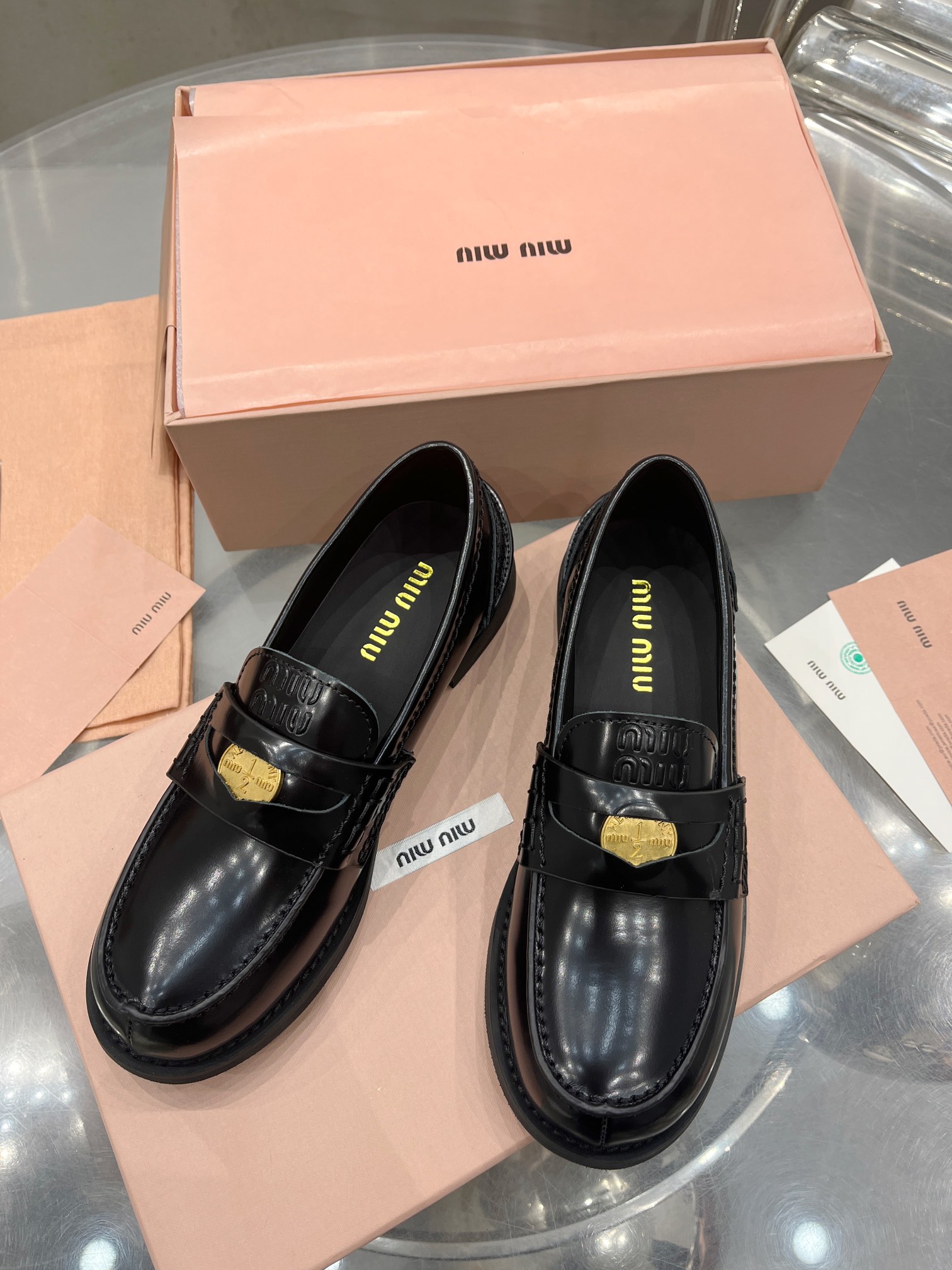 miumiu バレリーナコピー 牛革 ローファー モカシン レザー カジュアル 防滑 ファッション 人気 ブラック_2