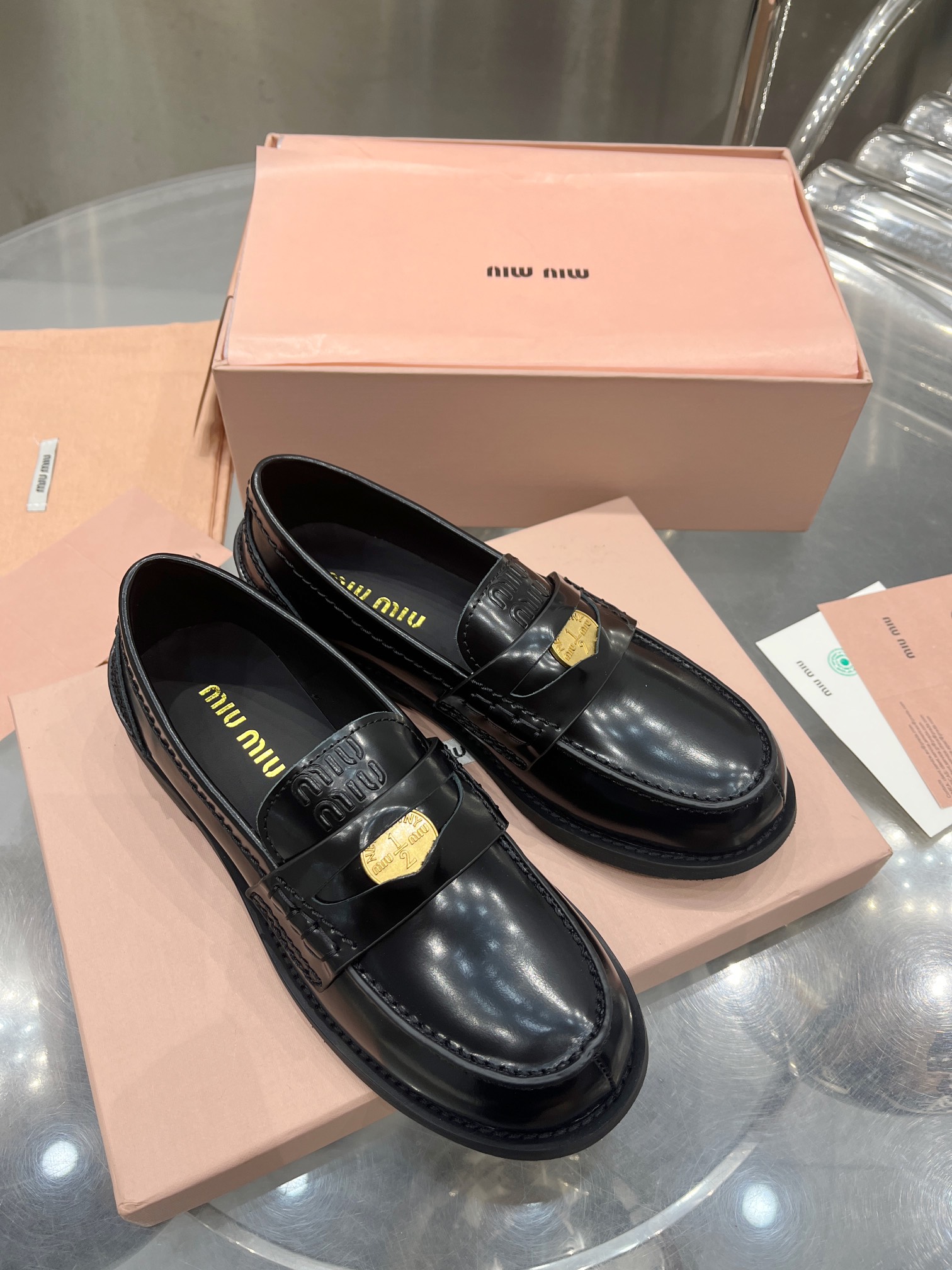 miumiu バレリーナコピー 牛革 ローファー モカシン レザー カジュアル 防滑 ファッション 人気 ブラック_4